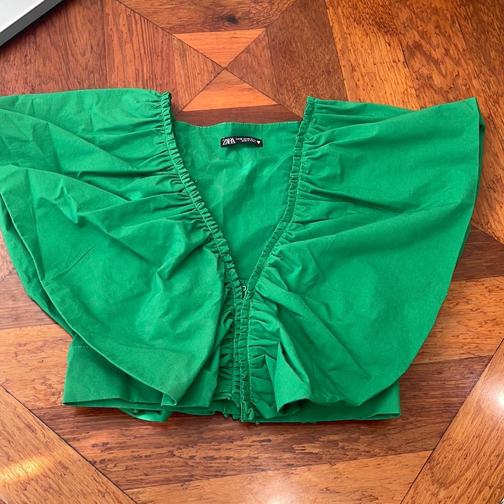 ZARA GREEN RUFFLE SLEEVE CROP TOP